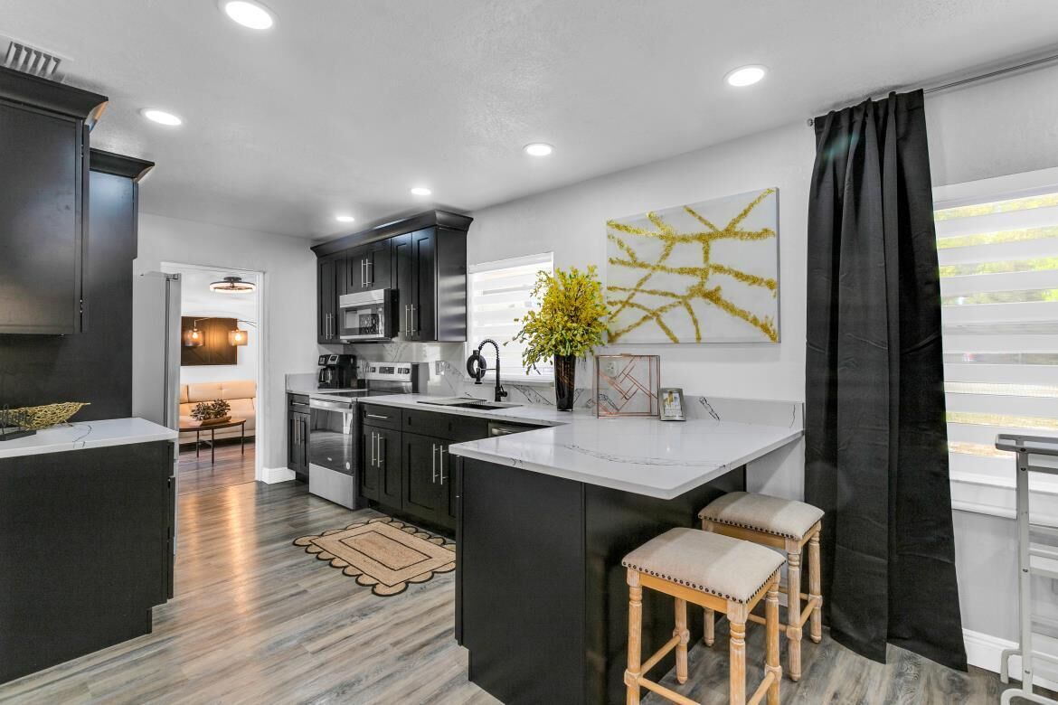 Microondas, horno, parrilla de estufa y lavavajillas 