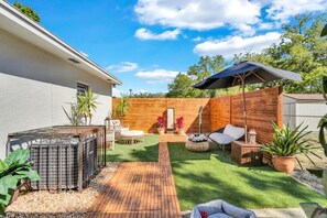 Terrace/patio - Backyard Zen  Retreat with Modern Vibe (Tampa)