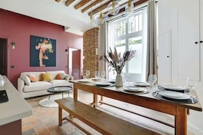 Apartment | Dining - Superb Air-conditioned Apartment in the Center of Paris/le Marais (Paris)