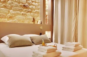 4 bedrooms, laptop workspace, iron/ironing board, bed sheets - Superb Air-conditioned Apartment in the Center of Paris/le Marais (Paris)