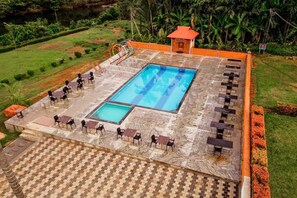 Outdoor pool - Ekkodlu Homestay (Karkala)