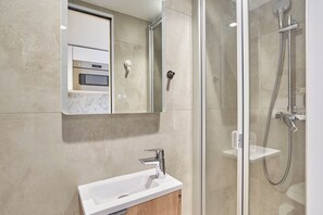Apartment | Bathroom - Charming Studio - Louvre & Palais Royal (Paris)