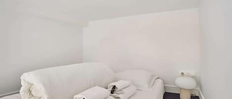 Departamento | 1 habitación, tabla de planchar con plancha y ropa de cama