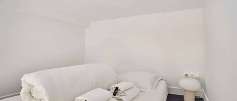 Apartment | 1 bedroom, iron/ironing board, bed sheets