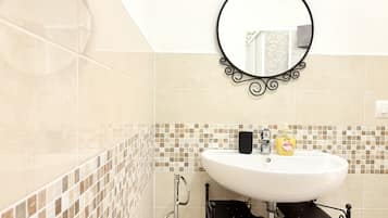 Shower, bidet, towels