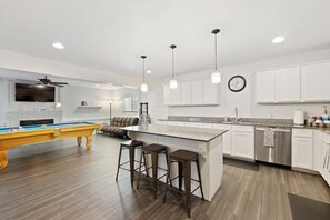 Comfort-værelse til 4 personer - udsigt til have | Spillelokale