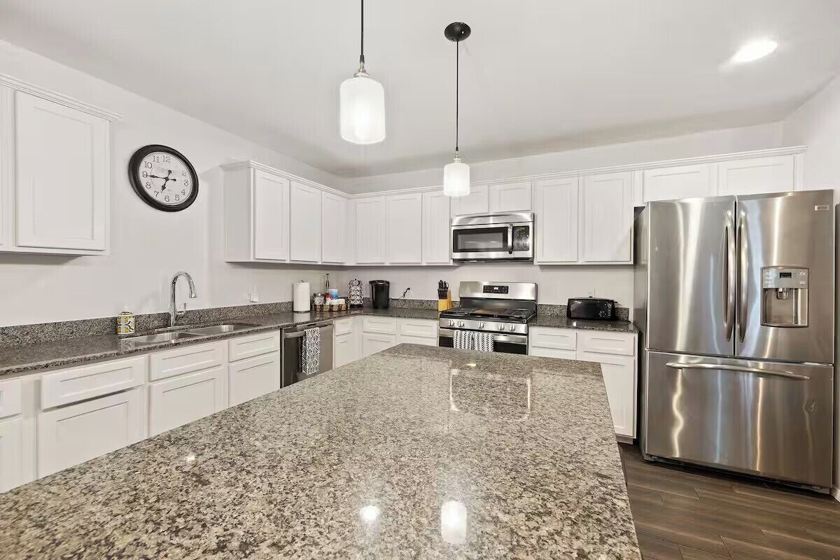 舒適四人房, 花園景觀 | 私人廚房 | 電冰箱、微波爐、烤箱、爐台