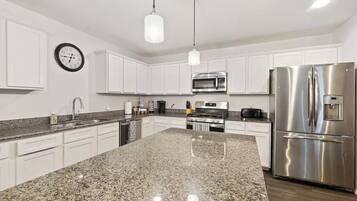 Comfort Quadruple Room, Garden View | Private kitchen | Fridge, microwave, oven, stovetop