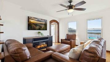 Älytelevisio, takka, työhuone