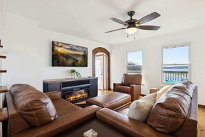 Smart-TV, Kamin, Arbeitsbereiche