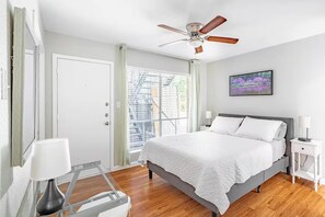 2 bedrooms, iron/ironing board, WiFi, bed sheets - 15 MIN Walk To Campus with Free Parking - Close Downtown (Austin)