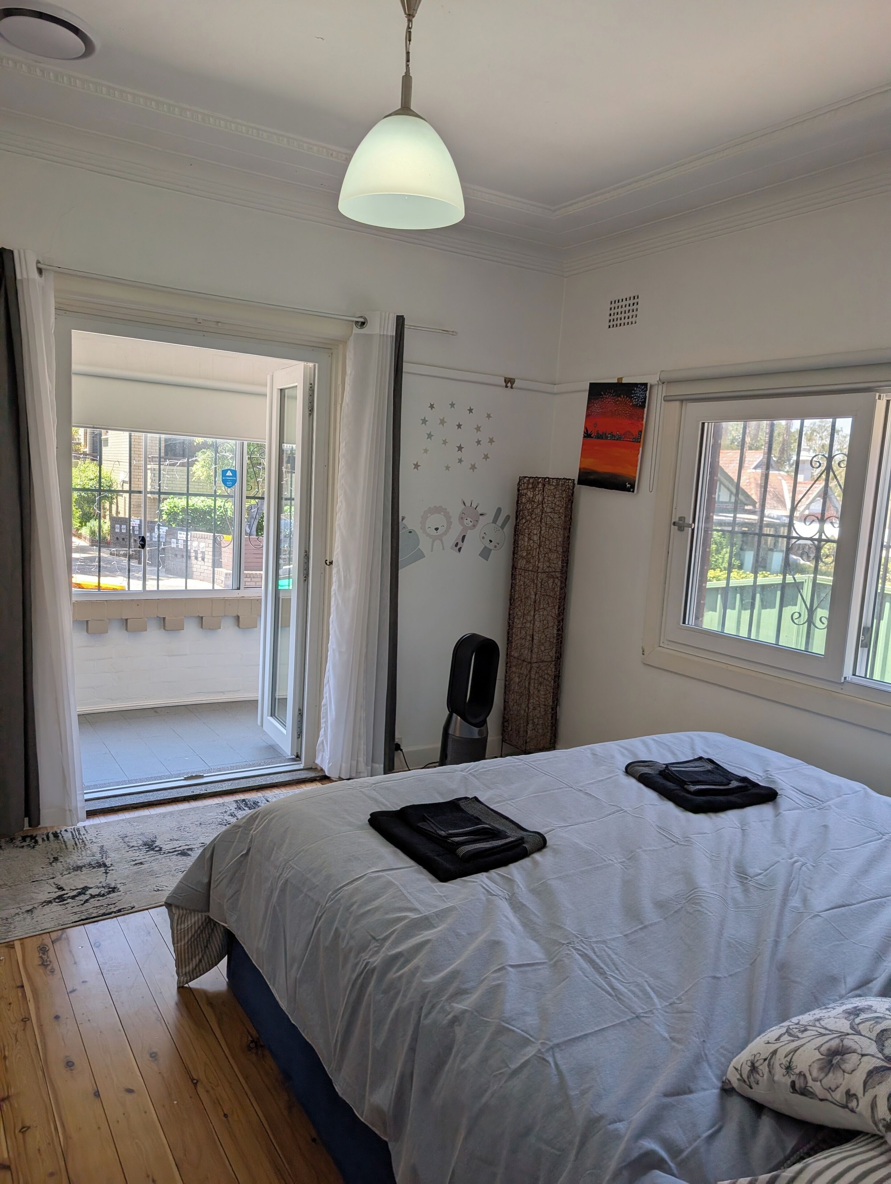 Iron/ironing board, WiFi, bed sheets