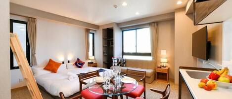 Departamento superior | Caja de seguridad en la habitación y espacio para trabajar con laptop