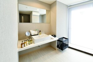 Superior Apartment | Bathroom | Combined shower/tub, free toiletries, hair dryer, slippers - ENT TERRACE AKIHABARA (Tokyo)