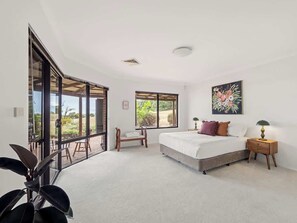 4 bedrooms, iron/ironing board, WiFi - Sailors Hill Retreat—Bushland Living by the Coast (Naturaliste)