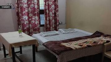 Desk, laptop workspace, rollaway beds, bed sheets