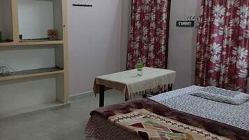 Deluxe Apartment, Air conditioning | Desk, laptop workspace, rollaway beds, bed sheets