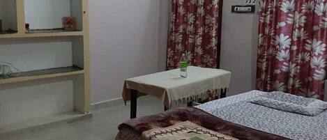 Desk, laptop workspace, rollaway beds, bed sheets