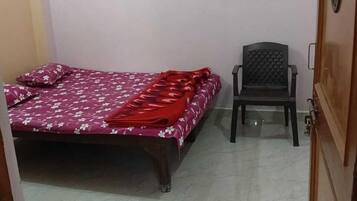Deluxe Apartment, Air conditioning | Desk, laptop workspace, rollaway beds, bed sheets