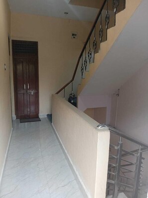 Lobby - Shri Hari Sadan (Jhusi)