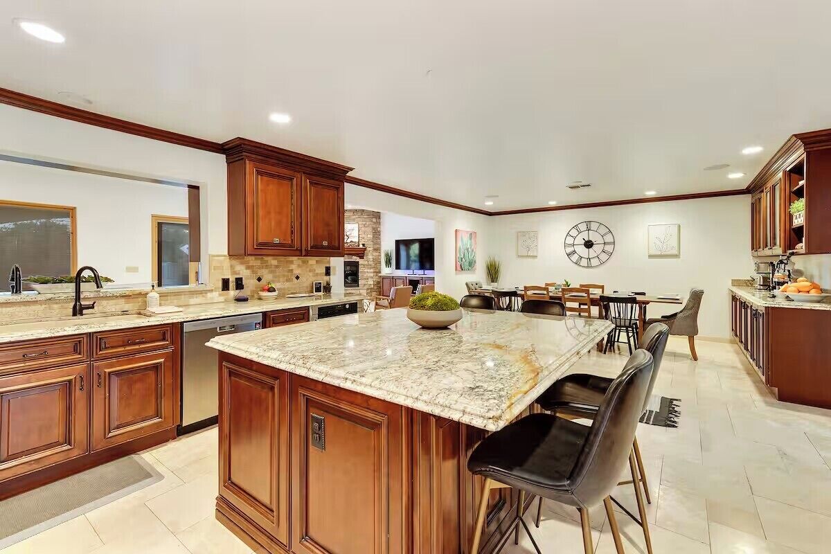 Comfort Quadruple Room | Private kitchen | Oven, stovetop, dishwasher, cookware/dishes/utensils