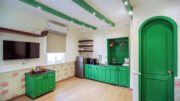 Deluxe Room | Private kitchen