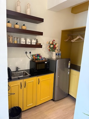 Deluxe Room, Lake View | Private kitchen - Casa Inali (New Delhi)