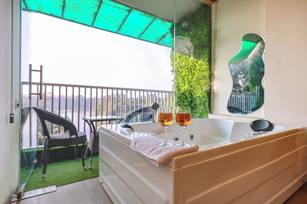 Deluxe Room, Lake View | Free WiFi