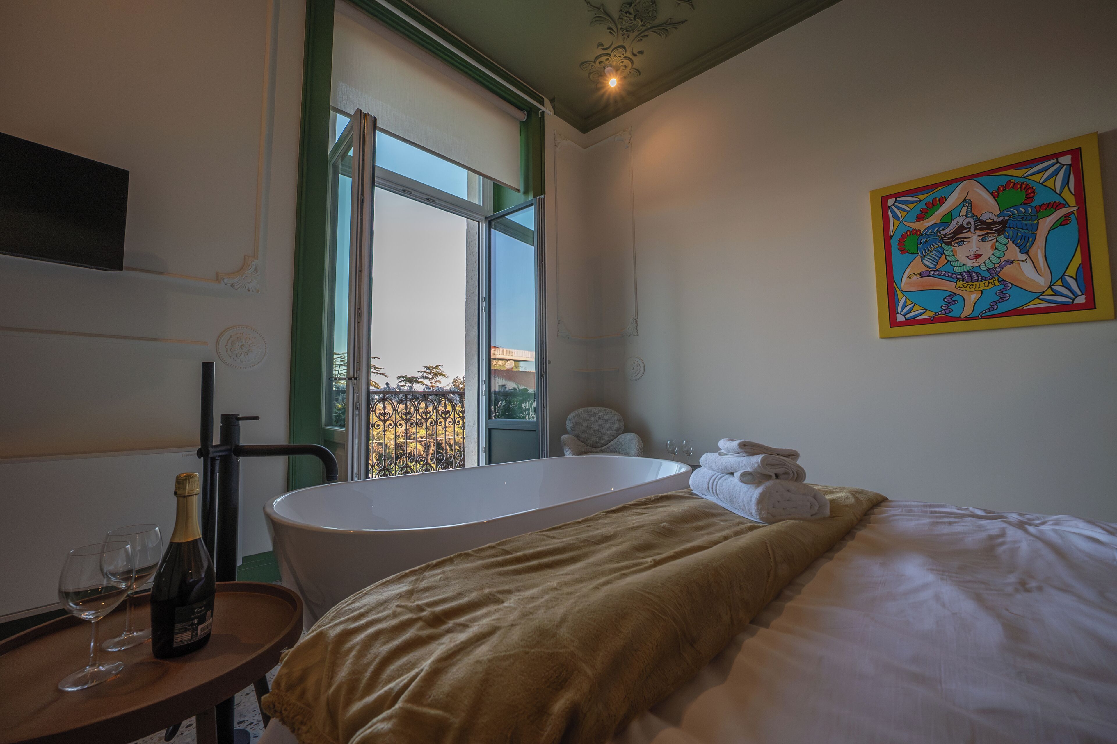 Een minibar, verduisterende gordijnen, geluiddichte muren, gratis wifi