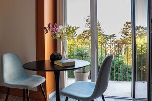 Room, Balcony, Mountain View | Blackout drapes, soundproofing, free WiFi - Des Bains Chambre & Suite (Acireale)