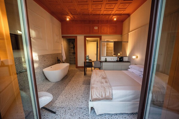 Room, Balcony, Mountain View | Blackout drapes, soundproofing, free WiFi - Des Bains Chambre & Suite (Acireale)