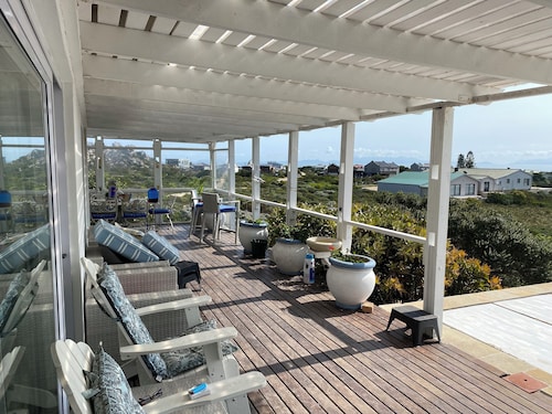 Wonderful Rooiels retreat with ocean & mountain views, sleeps 8, heated pool.