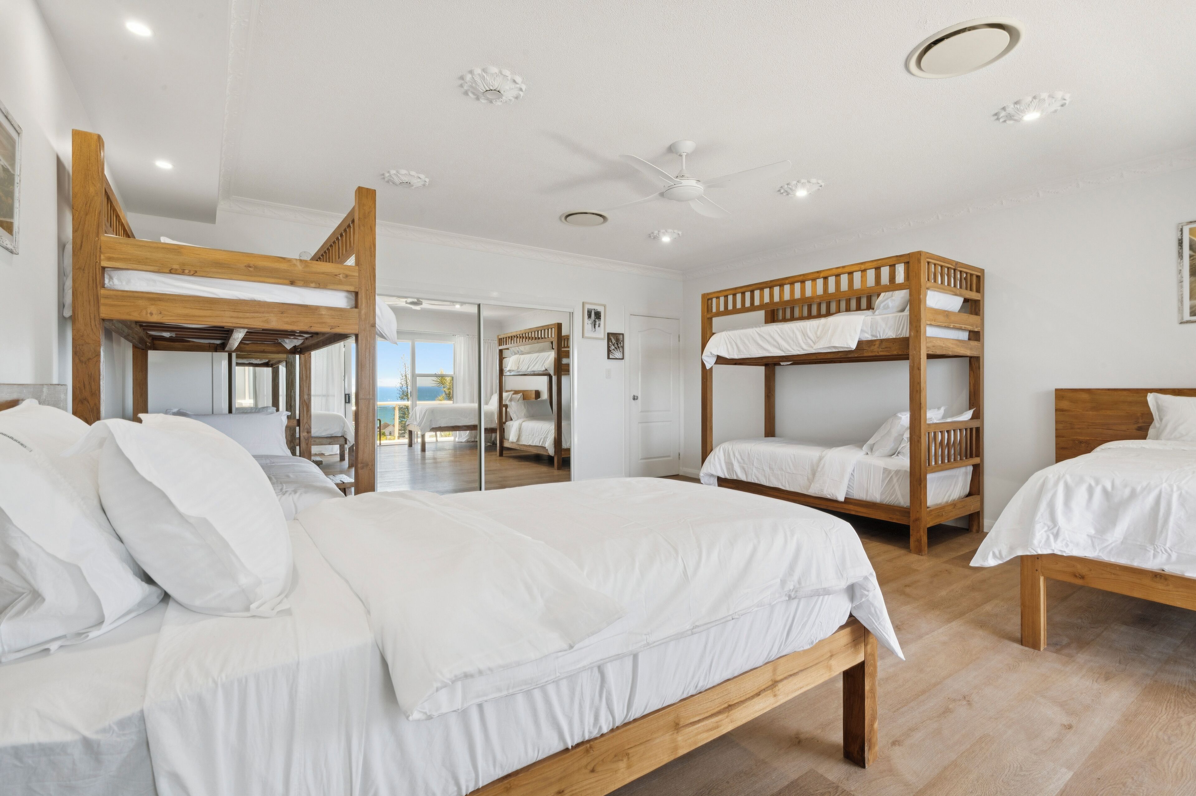 4 bedrooms, iron/ironing board, WiFi, bed sheets