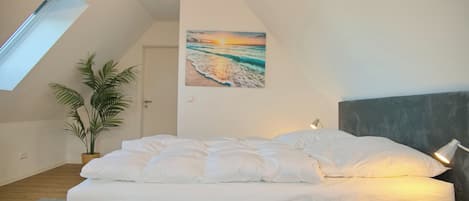 Iron/ironing board, travel cot, free WiFi