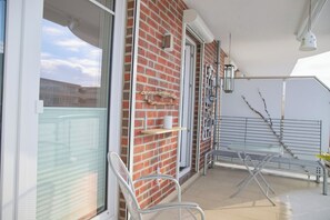 Unclassified image, 5 of 14, button