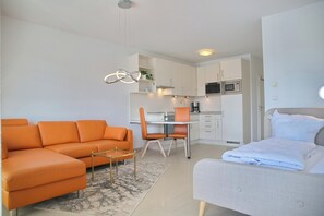 Unclassified image, 3 of 14, button