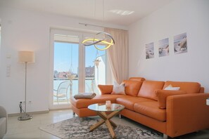 TV - Comfortable vacation apartment with covered balcony near the beach in Grömitz (Grömitz)