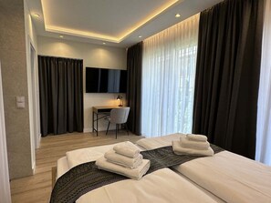 In-room safe, blackout drapes, soundproofing, iron/ironing board - Araliya (Kraków)