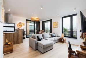 豪華套房, 2 間臥室, 山景 | 起居區