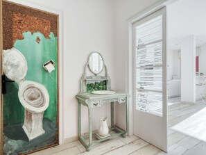 Interior - Bright & Artistic by Interhome (Figueres)