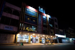 Exterior - Majestiq Hotel by TripleTree (Pekanbaru)