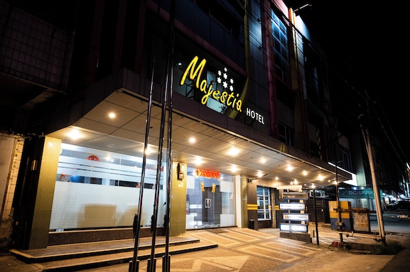 Front of property - Majestiq Hotel by TripleTree (Pekanbaru)
