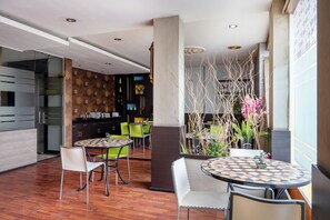 Restaurant - Majestiq Hotel by TripleTree (Pekanbaru)