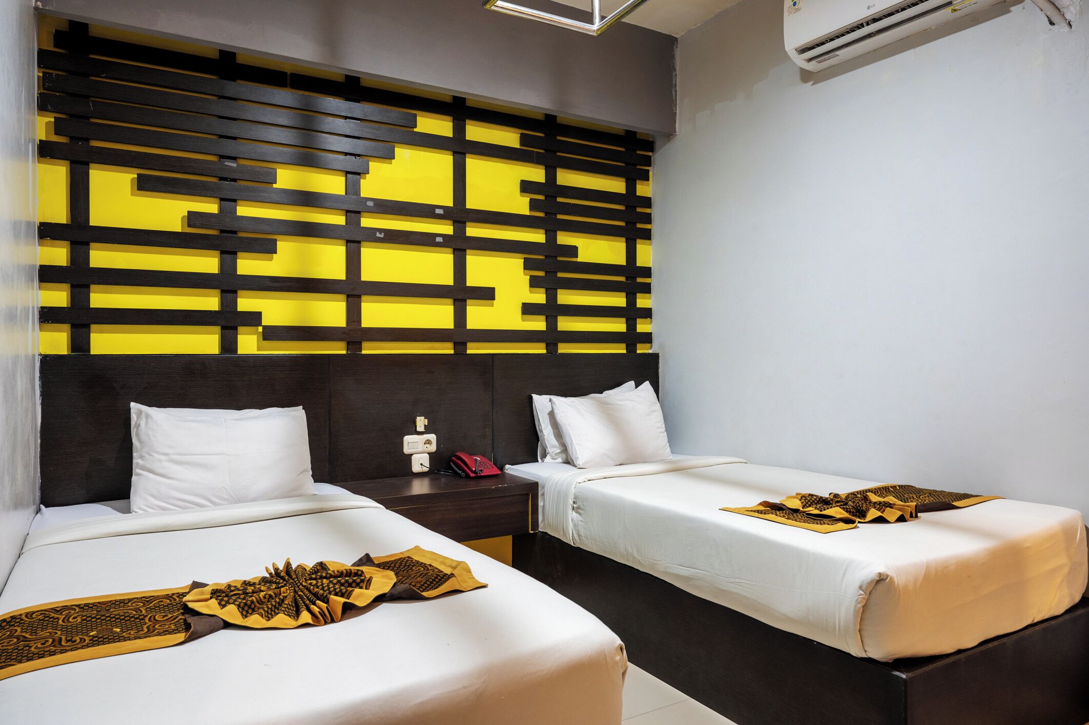 Superior Twin Room | Desk, free WiFi, bed sheets