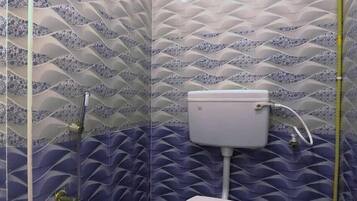 Standard Double Room | Bathroom