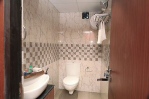 Shower, slippers, towels, soap - THE LAKE HOTEL (Kolkata)