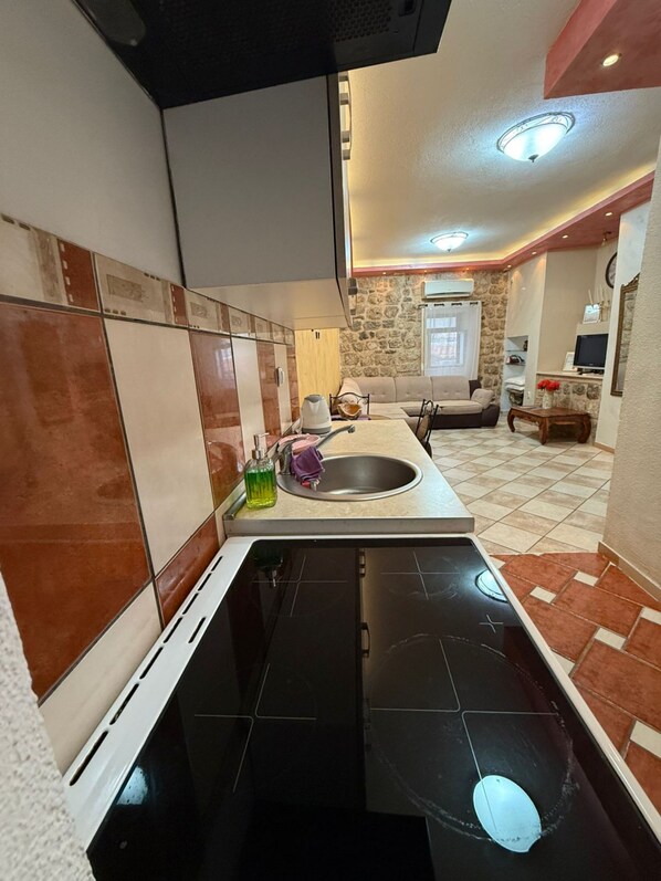 Standard-Apartment, Stadtblick | Eigene Küche | Mini-Kühlschrank, Herdplatte