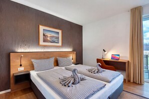 Desk, travel cot, free WiFi, bed sheets - Vacation apartment Graureiher 18 in Wreecher Idyll Rügen with terrace and garden (Putbus)