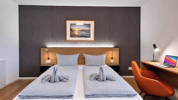 Desk, travel cot, free WiFi, bed sheets
