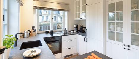 Kühlschrank, Ofen, Herdplatte, Geschirrspüler